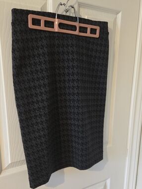 Tailored Black Houndstooth Pencil Skirt